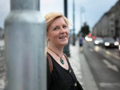 Po setmění sviťte jen žlutým či oranžovým světlem. Seřídí to vaše vnitřní hodiny, říká bioložka