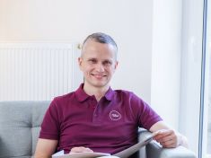 Ženské potíže nesouvisí jen s tělem. Celostní gynekolog o endometrióze i příčinách neplodnosti