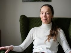 Vztah potřebuje dýchat. Žárlivé zákazy a příkazy v něm nemají co dělat, říká psycholožka