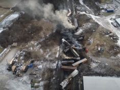 Nehoda vlaku v Ohiu je ekologická katastrofa. Jde o druhý Černobyl?