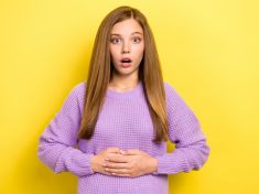 Trauma z první menstruace? Naučte se o ní s dcerou mluvit. Čím dříve, tím lépe