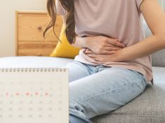 Zdravá menstruace má svá pravidla. Poznejte, kdy jsou křeče i síla krvácení za hranou