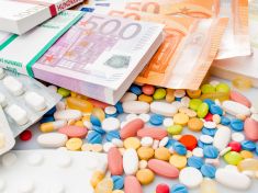 Farmaceutické firmy lžou. Vývoj nových léků není tak nákladný, jak tvrdí