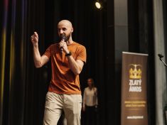 Učitel je tu pro žáky. Neměl by se bát přiznat chybu a nevědomost, říká nejoblíbenější učitel Česka