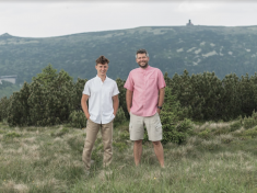 Jak vybrat příjemný letní outfit a zároveň pomoci planetě? Známe řešení!