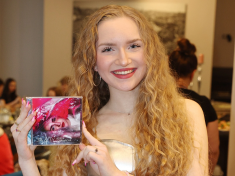 Česká Miley Cyrus inspiruje mladou generaci. V 16 má první album a sní o O2 aréně