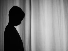 Jaké je mít rodiče psychopata? Bezvýchodná situace, která dítě poznamená na celý život