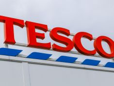 V podzimní Sbírce potravin Tesco nabídne slevu 5 % na celý nákup jako poděkování za štědrost