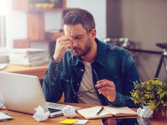 Šichta od 9 do 12? V Austrálii testují zákaz pracovních e-mailů po pátečním poledni