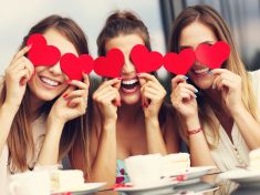 Jak letos přežít Valentýna? Uspořádejte dámskou jízdu jak ze Sexu ve městě