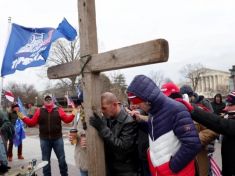 Bible a modlitby do škol, na ženě je nejcennější její děloha. Když se křesťané zhlédnou v Tálibánu