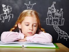 Chcete mít sebevědomé a šťastné dítě? Nečtěte mu pohádky