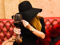 Navenek matka a manažerka, doma uvězněná v pití: Můj život s alkoholem
