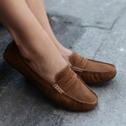 Nepromokavé mokasíny jsou z e-shopu naboso.cz za 4350 Kč