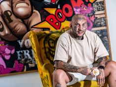 Barber slavných Laky Royal nechal půvabnou přítelkyni Natálii Kočendovou „ve štychu“