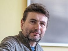 Strach z viru opadl, víc už se bojíme následků opatření, říká psycholog