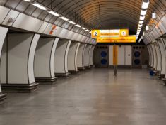 V pražské MHD zavládly koronaprázdniny. Zmizelo přes 70 procent cestujících