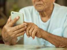 Psychoterapeutka: Za alzheimera mohou chronický stres i chytré technologie
