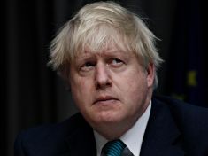 Britský premiér chtěl na Twitteru s lidmi debatovat o covidu. Dopadlo to tragicky