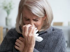 Čím to je? Ženy jsou k dlouhodobým příznakům po covidu až čtyřikrát náchylnější