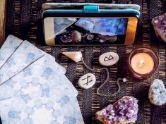 Zprávy od těch, kteří nás navždy opustili? Praví spiritualisté slýchají hlasy od útlého dětství