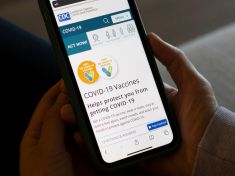 Proč to nejde u nás? V USA k očkování přesvědčují i McDonald’s nebo Uber
