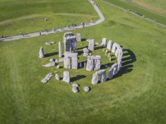 Pod Stonehenge má vést tunel. Archeologové se bojí o neobjevené poklady