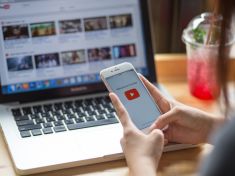 Hlavním kanálem pro šíření dezinformací je YouTube, tvrdí světoví fact-checkeři