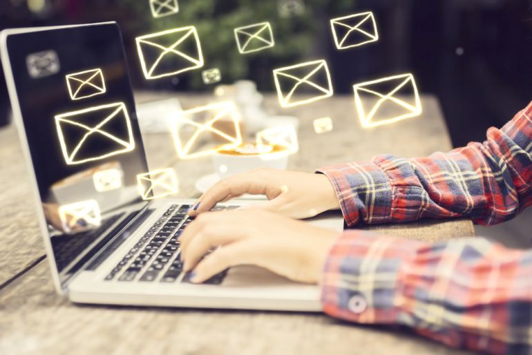 email shutterstock 309116819