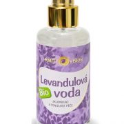 Mým osobním DIY tipem je jednoduchá maska z nimbového prášku a vody, případně nějaké květové vody dle vlastních preference. Tahle hojivá a projasňující maska nanesená dvakrát týdně dokáže skutečné divy.