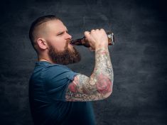 Bolí vás hlava? Dejte si pivo! Je to vyzkoumané a funguje to