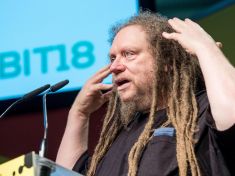 Jaron Lanier: Uživatelé na sítích jsou zvířátka, která umí jen reagovat na píšťalku