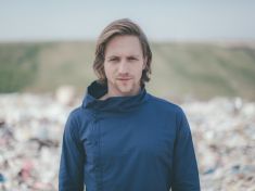 Na sociálních sítích zoufale chybí kritické myšlení, říká Tomáš Klus
