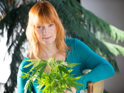 Konopná doktorka Jana Budařová je přední propagátorkou konopí jakožto léčivé rostliny.