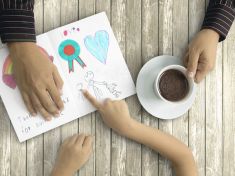 Pochvala může dítěti uškodit. Zde je 6 tipů, jak nesnížit jeho motivaci