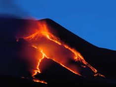 Některé sopky jsou nestabilní a ujíždějí do oceánů. Posouvá se i Etna