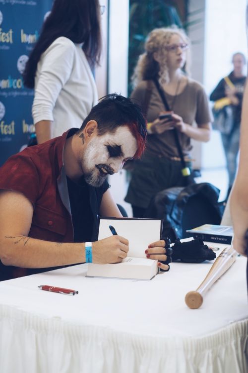 pavel bares autogramiada humbookfest