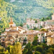Valldemossa v pohoří v pohoří Serra de Tramuntana