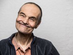 Smích zmírňuje bolest, posiluje imunitu a zlepšuje trávení, tvrdí Karel Nešpor