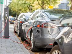 Elektroauta od roku 2023 potáhnou růst prodejů všech aut. A sníží spotřebu energie