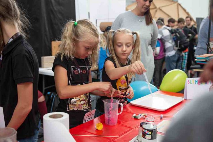 maker faire prague 2018 slime monkeys