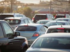 Ostrá tužka Karla Křivana: Kolik nám dovolí vlastnit knih nebo pastelek?