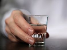 Alkohol prostě škodí. Bez ohledu na množství, tvrdí studie