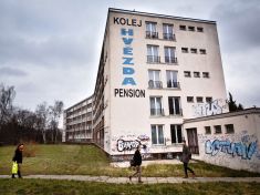 Stojí Česko o vzdělání? Studenti na nájmy v Praze nemají a kolejí je nedostatek