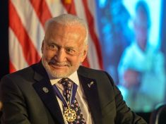 Jak se astronaut Buzz Aldrin brání koronaviru? Sedím na zadku a zamkl jsem dveře