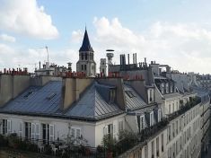 Z pařížských minibytů pro chudé se začínají klubat luxusní studia
