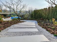 Betonová dlažba předčí krásou i přírodní materiály