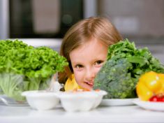 Veganskou stravu mohou i děti. Musíte ale pečlivě plánovat, tvrdí odborníci