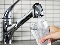 Děsí vás mikroplasty v pitné vodě? Daleko nebezpečnější jsou fekálie