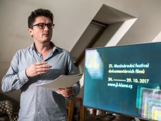 Festival dokumentů v Jihlavě nabídne Jakeše, Mečiara i Lenina